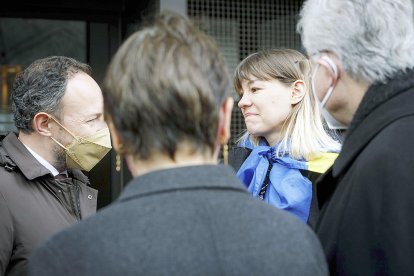 Xavier Espot i Anastasia Kravets a la concentració convocada per Govern.