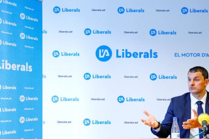 Jordi Gallardo, president de Liberals, durant la roda de premsa en la qual va anunciar la retirada.