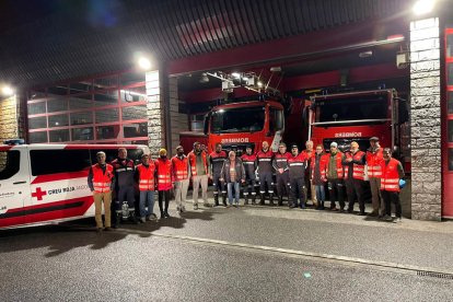 Els voluntaris del comboi de la Creu Roja.