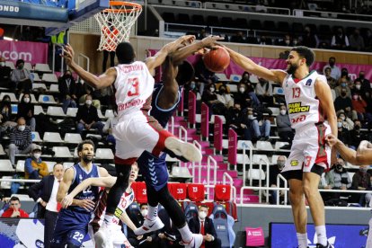 Codi Miller-McIntyre, el millor del MoraBanc, superat per McCollum i Thompson.