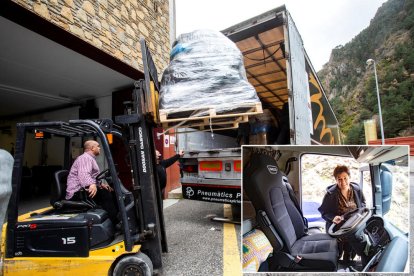 Operaris carregant el camió que Eva Sansa i Juli Pérez portaran a Rzeszów amb ajuda humanitària.