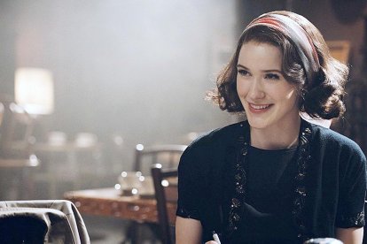 Rachel Brosnahan en el paper de Midge Maisel.