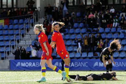 Maria Ruzafa celebrant el seu gol, el tercer de la selecció davant Gibraltar.