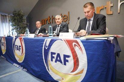 El vicepresident, Alfonso Martín, el president, Fèlix Álvarez, i el secretari general de la FAF, David Rodrigo.