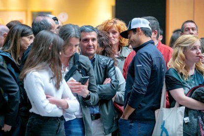 Les cares de decepció de l'esquiador Joan Verdú i d'altres persones presents a l'Illa no es van poder dissimular.