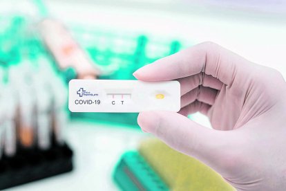 Entre la gent gran encara hi ha certa desconfiança