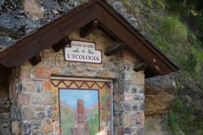 Ofrena floral a l'oratori de les Pardines