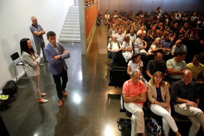 Els cònsols d'Ordino minuts abans de començar la reunió de poble.