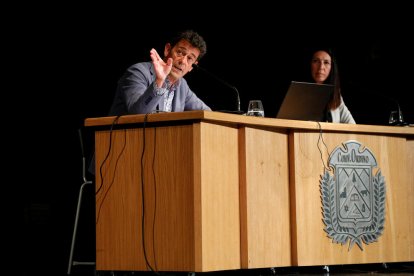 Mortés i Choy a la reunió de poble.