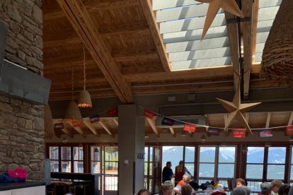 Àpat dels padrins a l'estació