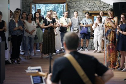 Mubafak explica la seva història durant l'acte.