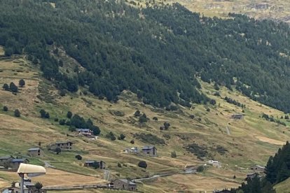 Els efectius dels bombers treballant a la zona
