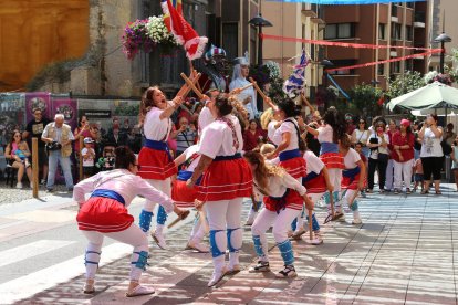 La trobada bastonera de la festa major laurediana, ahir.