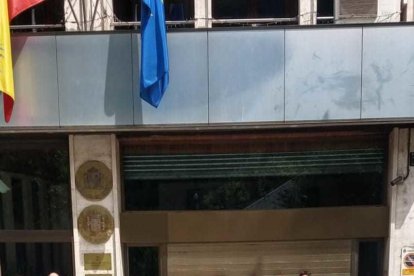 Concentració de treballadors del consolat espanyol aquest matí