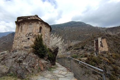 Les pintades a l'església de Sant Romà de les Bons es van descobrir dilluns.