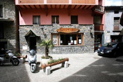 L'edifici de l'hostal Calones.