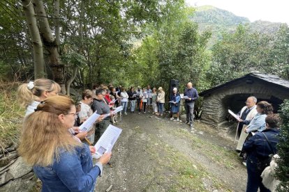 La cantada de goig durant la Diada de la Mare de Déu de l'Oratori.