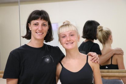 Aina Sànchez i Emma Riba durant els assajos