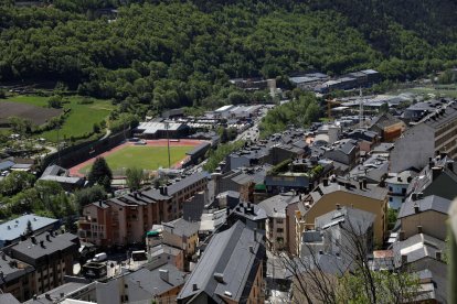 En un principi s'havia plantejat ubicar el mutifuncional a la plaça de braus, però al final serà a l'Estadi Comunal.