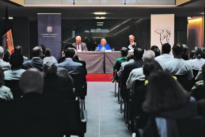 Francesc Cerqueda, Àngels Mach i Antoni Ubach durant l'acte al Consell General.