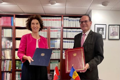 La ministra amb la seva homòloga a Perú, Miquel Ángel Rodríguez