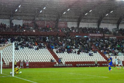 Sinan Bakis, al minut 92, en el moment de transformar el penal que va donar l'empat.