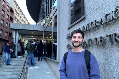 Matías D'Angeli és disc-jockey i fa dos anys que és al Principat.