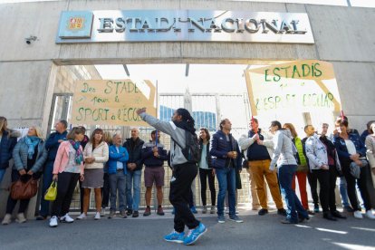 Mestres d'altres matèries es van solidaritzar amb els d'educació física.