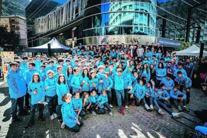 Tots els equips del MoraBanc Andorra durant la presentació d'ahir.