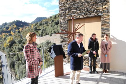 Inauguració de la placa, ahir, a Fontaneda.