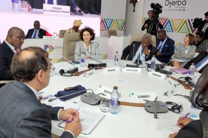 Ubach ha moderat una taula rodona sobre el paper de les dones i joves