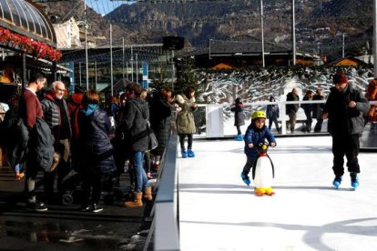 Turistes al Poblet de Nadal.