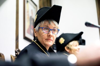 La síndica, Roser Suñé, durant la seva intervenció, ahir.