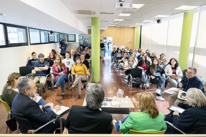 La iniciativa de l'UdA va servir per recaptar fons per a la salut mental i va comptar amb una taula rodona amb associacions i especialistes per donar veu a la problemàtica.