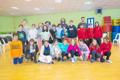 Els joves consellers d'Escaldes van traslladar als representants del comú les propostes aprovades al Consell d'infants. Els suggeriments seran ratificats a la reunió del maig.