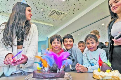 Les obres gastronòmiques de les àvies massanenques van ser avaluades per un jurat d'excepció. Els infants van ser els encarregats d'escollir la millor mona de Pasqua.
