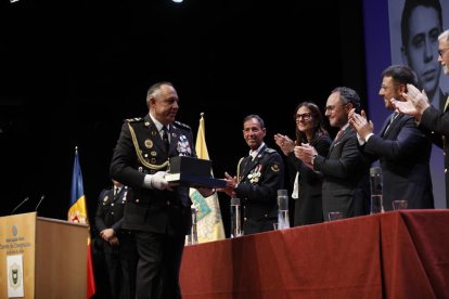 L'exdirector de la policia Jordi Moreno va ser homenatjat en el dia de la patrona.