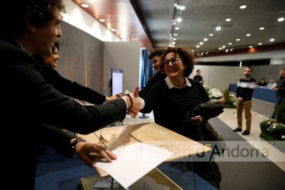Judith Pallarés votant a la Massana a primera hora
