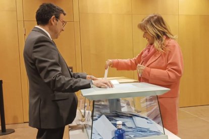 La número 1 de Demòcrates a la capital, Conxita Marsol, votant aquest migdia al Centre de Congressos