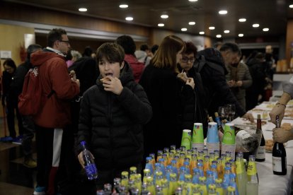 Votants gaudint de l'esmorzar a Andorra la Vella