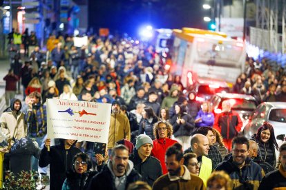 Manifestants pel carrer de la Unió en direcció el Quilòmetre Zero.