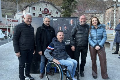 La plaça dels Arínsols d'Encamp ja llueix el cartell de Liberals