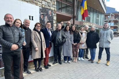 Liberals penja el cartell davant del comú de Canillo