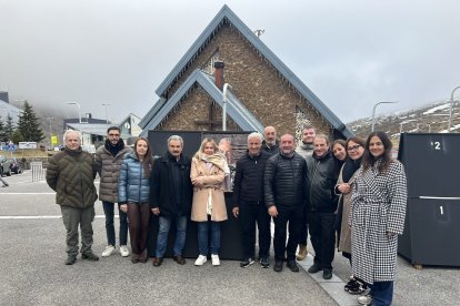 Liberals mostra el cartell al Pas de la Casa