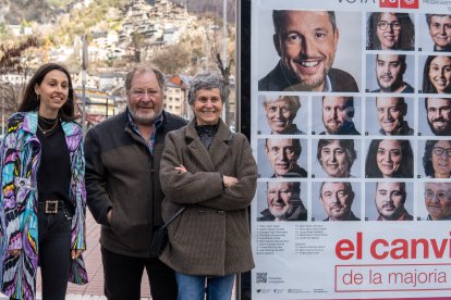 Vela, Font i Moliné a Escaldes amb el cartell de la llista nacional