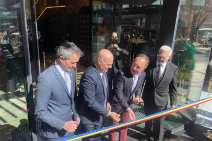 Les autoritats a la inauguració del casino Unnic
