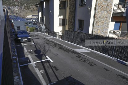 Places de pàrquing que ocupen la vorera