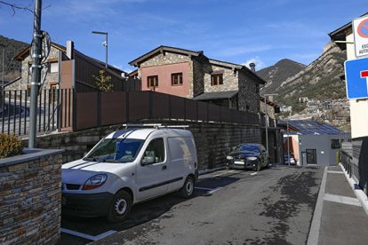 Places de pàrquing que ocupen la vorera