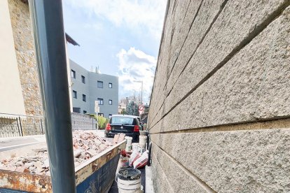 Material de construcció col·locat a la zona.