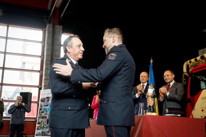 L'acte de celebració del patró dels bombers, en què es va homenatjar el director de la policia, Jordi Moreno.